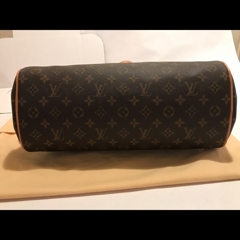 Authentic Louis Vuitton Montorgueil GM Bag in Monogram Canvas - Picture 5 of 16
